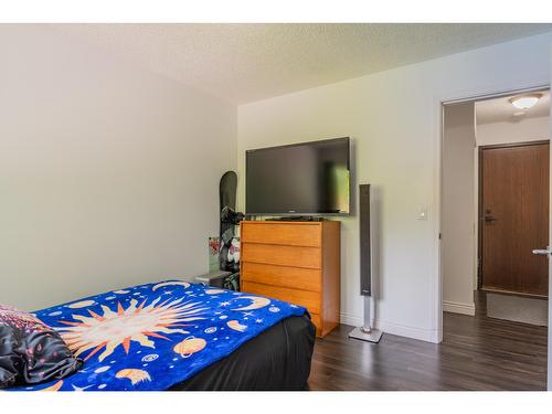 212 - 880 Wordsworth Avenue, Warfield, BC - Indoor Photo Showing Bedroom