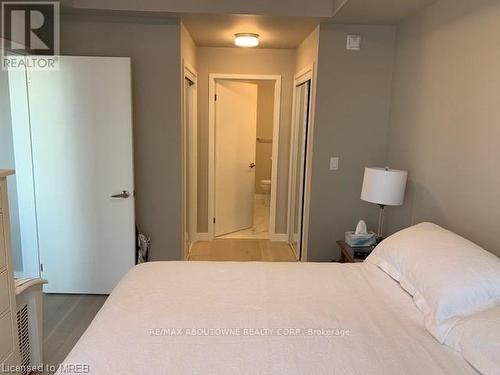 111 - 210 Sabina Drive, Oakville, ON - Indoor Photo Showing Bedroom