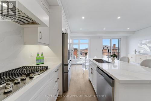 18B 33 St. Gaspar Crt, Toronto, ON - Indoor Photo Showing Kitchen With Upgraded Kitchen