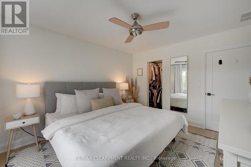 364 East Side Crescent, Burlington, ON - Indoor Photo Showing Bedroom