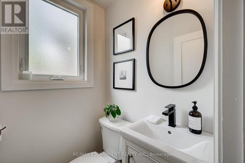 364 East Side Crescent, Burlington, ON - Indoor Photo Showing Bathroom