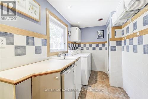 692 Courtland Place, Burlington, ON - Indoor Photo Showing Laundry Room
