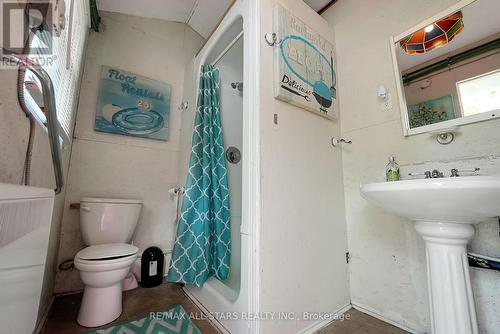8 Parkhill Drive, Kawartha Lakes, ON - Indoor Photo Showing Bathroom