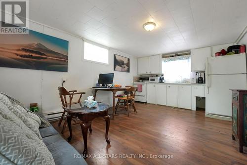 8 Parkhill Drive, Kawartha Lakes, ON - Indoor Photo Showing Kitchen