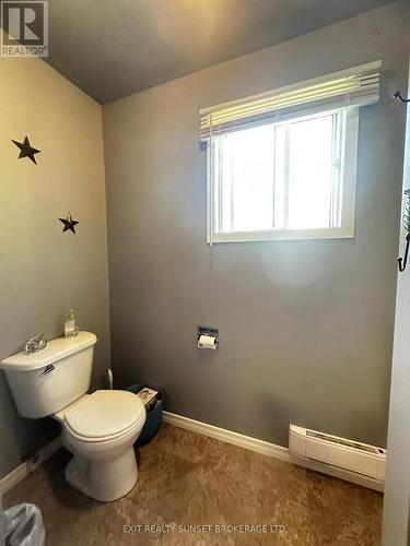 7733 Highway 35, Kawartha Lakes, ON - Indoor Photo Showing Bathroom