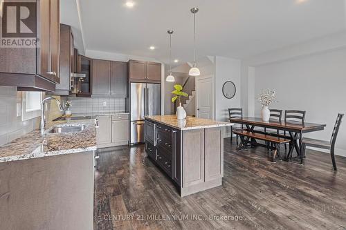 134 Red Pine Street, Blue Mountains, ON - Indoor Photo Showing Kitchen With Upgraded Kitchen