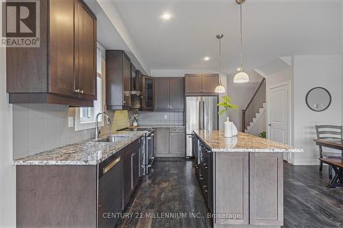 134 Red Pine Street, Blue Mountains, ON - Indoor Photo Showing Kitchen With Upgraded Kitchen