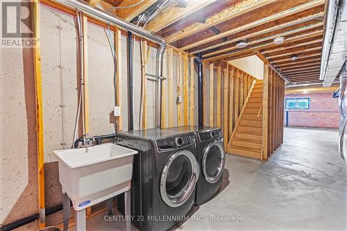 134 Red Pine Street, Blue Mountains, ON - Indoor Photo Showing Laundry Room