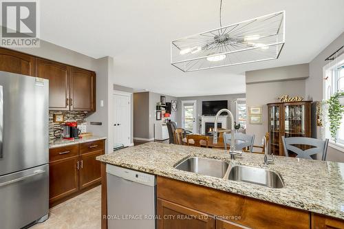 300 Ridge Top Crescent, Guelph/Eramosa, ON - Indoor Photo Showing Kitchen With Double Sink