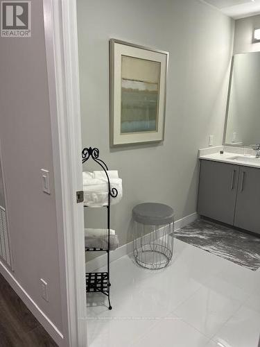 813 - 15 Queen Street, Hamilton, ON - Indoor Photo Showing Bathroom
