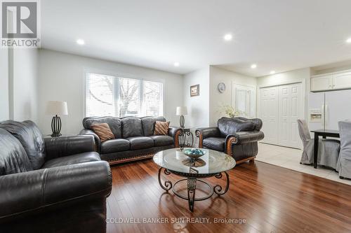 39 Kitchener Avenue, Brantford, ON - Indoor Photo Showing Living Room