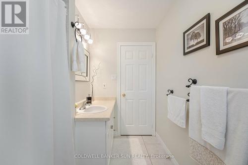 39 Kitchener Avenue, Brantford, ON - Indoor Photo Showing Bathroom