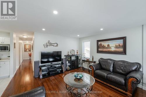 39 Kitchener Avenue, Brantford, ON - Indoor Photo Showing Living Room