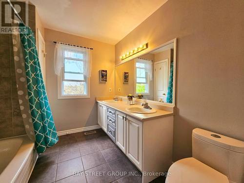 242 Colette Drive, London, ON - Indoor Photo Showing Bathroom