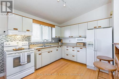 17 Palm Beach Road, Oro-Medonte, ON - Indoor Photo Showing Kitchen With Double Sink