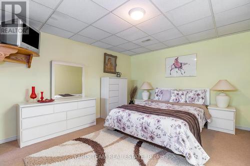 17 Palm Beach Road, Oro-Medonte, ON - Indoor Photo Showing Bedroom