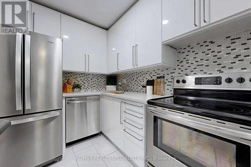178 - 2001 Bonnymede Drive, Mississauga, ON - Indoor Photo Showing Kitchen With Stainless Steel Kitchen