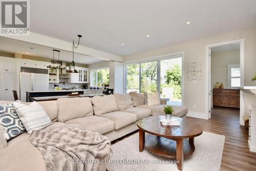 13 Cherry Street, Collingwood, ON - Indoor Photo Showing Living Room