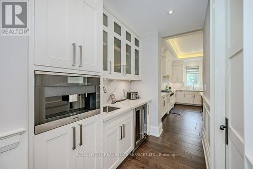 228 Tweedsdale Crescent, Oakville, ON - Indoor Photo Showing Kitchen