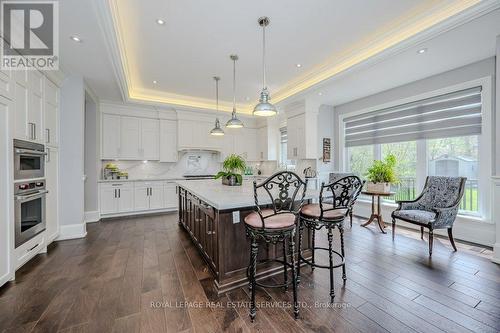 228 Tweedsdale Crescent, Oakville, ON - Indoor Photo Showing Kitchen With Upgraded Kitchen