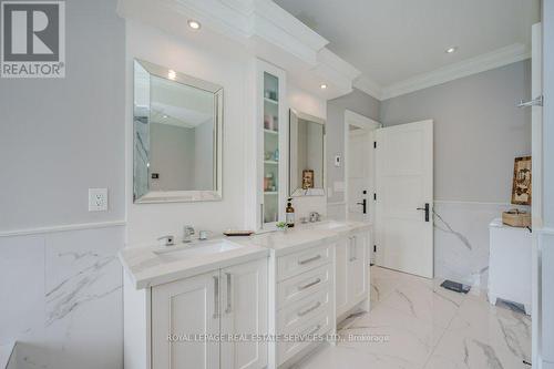 228 Tweedsdale Crescent, Oakville, ON - Indoor Photo Showing Bathroom