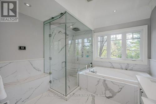 228 Tweedsdale Crescent, Oakville, ON - Indoor Photo Showing Bathroom