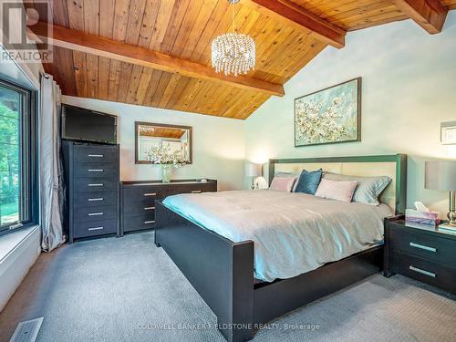 13716 22Nd Side Road, Halton Hills, ON - Indoor Photo Showing Bedroom