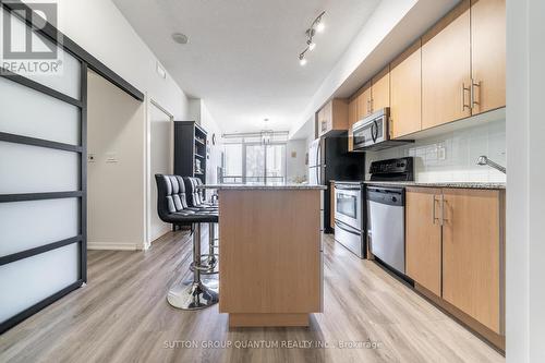 3209 - 65 Bremner Boulevard, Toronto, ON - Indoor Photo Showing Kitchen