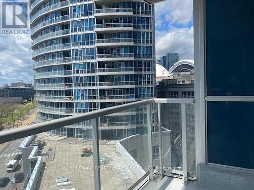 810 - 208 Queens Quay W, Toronto, ON - Outdoor With Balcony