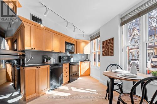 82 St Nicholas Street, Toronto, ON - Indoor Photo Showing Kitchen