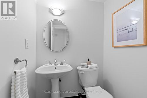 82 St Nicholas Street, Toronto, ON - Indoor Photo Showing Bathroom