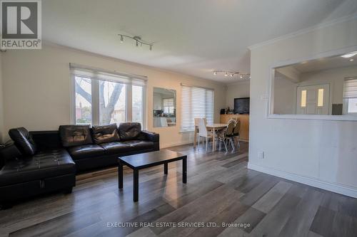 32 Brimorton Drive, Toronto, ON - Indoor Photo Showing Living Room