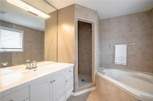 1309 Blanshard Drive, Burlington, ON - Indoor Photo Showing Bathroom