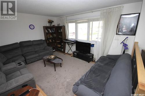 98 Trudelle Crescent, Regina, SK - Indoor Photo Showing Living Room