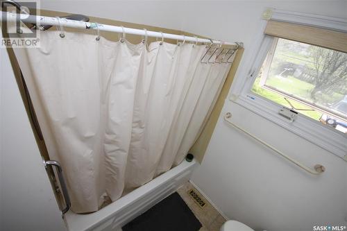 98 Trudelle Crescent, Regina, SK - Indoor Photo Showing Bathroom