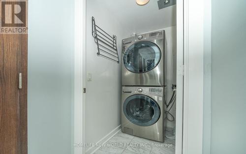 618 - 438 Richmond Street W, Toronto, ON - Indoor Photo Showing Laundry Room