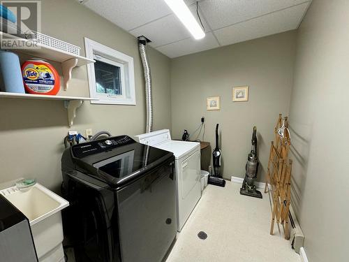 9201 7 Street, Dawson Creek, BC - Indoor Photo Showing Laundry Room