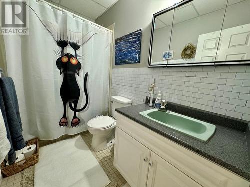 9201 7 Street, Dawson Creek, BC - Indoor Photo Showing Bathroom