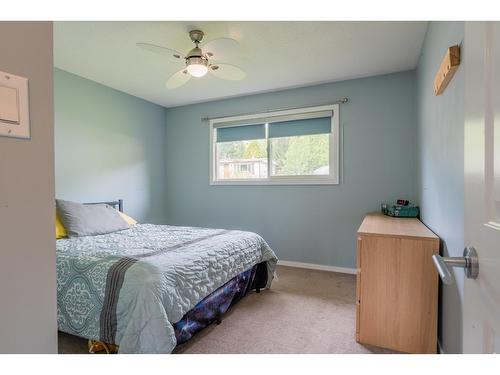 3429 9Th Avenue, Castlegar, BC - Indoor Photo Showing Bedroom