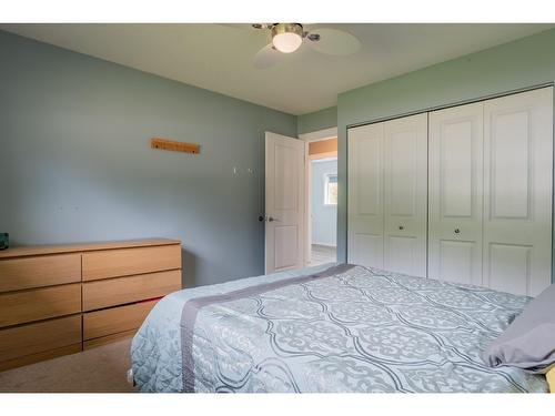 3429 9Th Avenue, Castlegar, BC - Indoor Photo Showing Bedroom