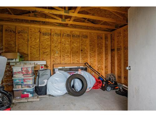 3429 9Th Avenue, Castlegar, BC - Indoor Photo Showing Garage