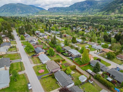3429 9Th Avenue, Castlegar, BC - Outdoor With View