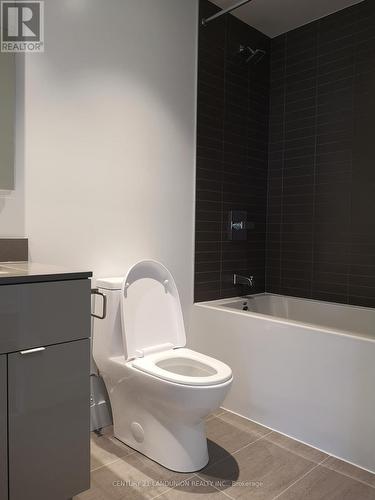 5707 - 7 Grenville Street E, Toronto, ON - Indoor Photo Showing Bathroom