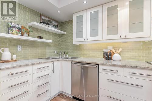 101 - 70 Elmsthorpe Avenue, Toronto, ON - Indoor Photo Showing Kitchen With Double Sink With Upgraded Kitchen