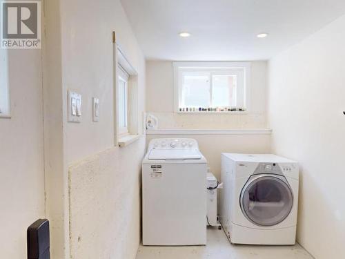 6874 Cranberry Street, Powell River, BC - Indoor Photo Showing Laundry Room