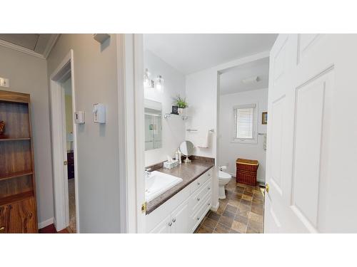 524 16Th Avenue S, Creston, BC - Indoor Photo Showing Bathroom