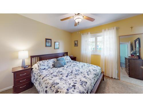 524 16Th Avenue S, Creston, BC - Indoor Photo Showing Bedroom