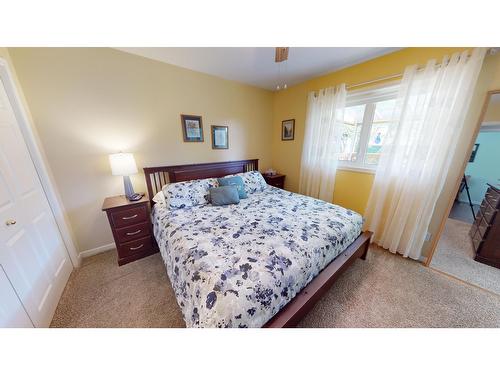 524 16Th Avenue S, Creston, BC - Indoor Photo Showing Bedroom