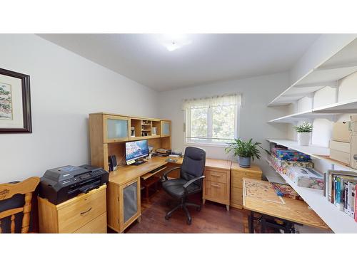 524 16Th Avenue S, Creston, BC - Indoor Photo Showing Office