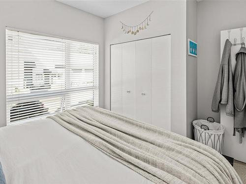 202-785 Tyee Rd, Victoria, BC - Indoor Photo Showing Bedroom